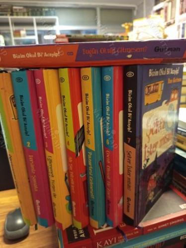 Bizim Okul Bi'Acayip (8 Kitap Takım)