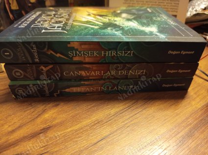 Percy Jackson ve Olimposlular İlk 3 Kitap Takım (1. Şimşek Hırsızı / 2. Canavarlar Denizi / 3. Titan'ın Laneti)