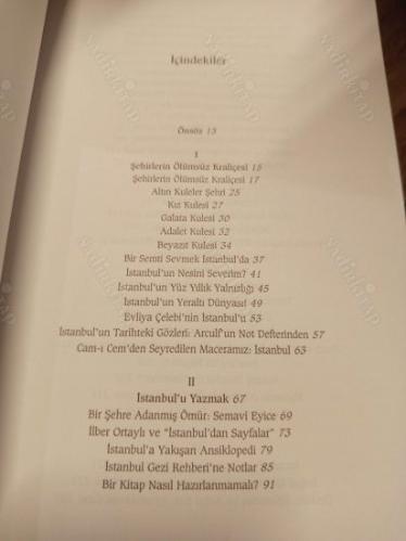İstanbul Mavi Kırpar Gözlerini