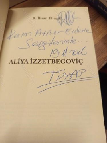 Aliya İzzetbegoviç - Yenilikçi Müslüman Düşünürler Dizisi 2 (İthaflı İmzalı)
