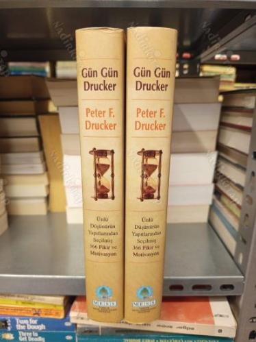 Gün Gün Drucker - Ünlü Düşünürün Yapıtlarından Seçilmiş 366 Fikir ve Motivasyon (Ciltli)