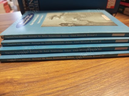 Avrupa ile Asya Arasındaki Adam / Gazi Mustafa Kemal I-II-III-IV (4 Kitap Takım)