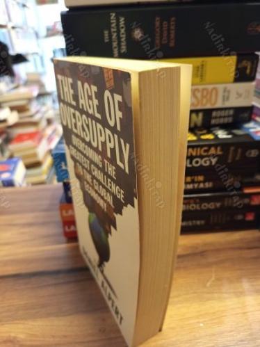 The Age of Oversupply - Overcoming the Greatest Challenge to the Global Economy (Aşırı Arz Çağı)