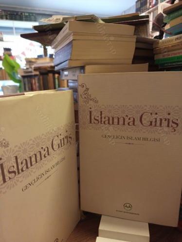 İslam'a Giriş - Gençliğin İslam Bilgisi (Ciltli, Şömizli)