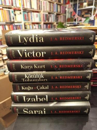 Katiller Çetesi Seti 7 Kitap Takım (1. Sarai, 2. Izabel, 3. Kuğu ve Çakal, 4. Kötülük Tohumları, 5. Kara Kurt, 6. Victor, 7. Lydia)