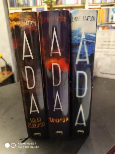 Ada Serisi 3 Kitap Takım (1. Ada / 2. Ada Yanıyor / 3. Sırlar Çözülüyor)