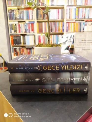 Genç Elitler Serisi 3 Kitap Takım (1. Genç Elitler / 2. Gül ve Cemiyeti / 3. Gece Yıldızı)