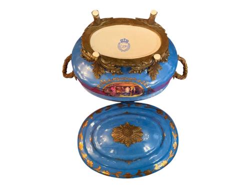 1900 başları Fransız atölye işi bronz ve porselenden büyük boy Jardinyer 31,5 cm 17,5 cm 27 cm ölçülerinde
