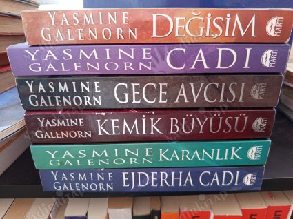 Ejderha Cadı / Karanlık / Kemik Büyüsü / Gece Avcısı / Cadı (5 Kitap Takım)