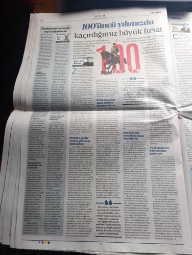 Oksijen Gazetesi - Turkish Newspaper - 27 Ekim 2 Kasım 2023 - Cumhuriyet Yüzyılın Bayramı - Atatürk'ün fotoğrafı - 200. yılı da kutlayabilmek için yazan Mehmet Y. Yılmaz - bizim bir rüyamız vardı yazan Ece Temelkuran - Cumhuriyeti yeniden düşünmek yazan Bekir Ağırdır - kutlamak veya kutlamamak yazan Cem Say - İkinci Yüzyıla yönelik hayaller yazan M. Serdar Kuzuloğlu - Trendyol Cumhuriyet 100 yaşında Atatürk fotoğraflı tam sayfa - Atatürk'ün şapka vizyonu - Cumhuriyetin ikinci yüzyılına lider Türkler yetiştirmeliyiz Ayşegül Dicle Aydın - Migros cumhuriyet tam 100 yıldır bize çok iyi geliyor - Zorlu Holding katkılarıyla 1923 müzikal Yaşasın Cumhuriyet - Cumhuriyetin 100. Yılını kim nerede kutluyor - Cumhuriyet devrimlerine destek bir asırdır sürüyor - Hi Doctor Cumhuriyetin 100. Yılı kutlu olsun - Yaşasın Türkiye Cumhuriyeti yazan İzzettin Çalışlar - sahadaki ilk ay yıldızı formalar Fotoğrafı - 30 Ekim günü kurulan ilk t.c hükümeti üyeleri Fotoğrafı - 29 Ekim 1923