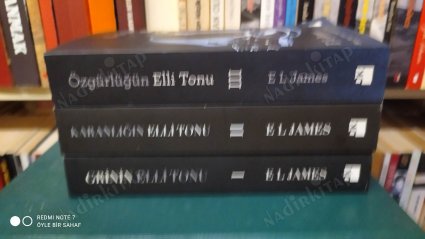 Elli Ton Üçlemesi Takım (1. Grinin Elli Tonu / 2. Karanlığın Elli Tonu / 3. Özgürlüğün Elli Tonu)