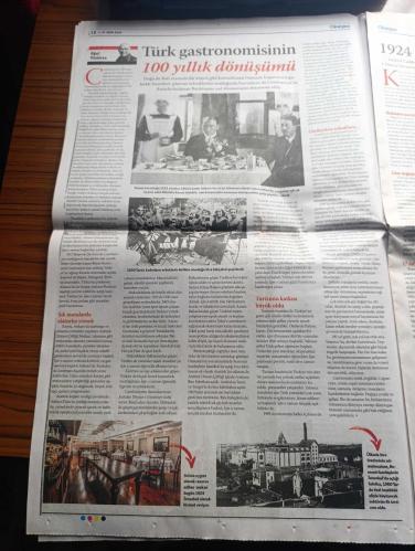 Oksijen Gazetesi - Turkish Newspaper - 27 Ekim 2023 - İyi ki Cumhuriyet var 100 yıllık gurur - İlla Batı demedi sentez yanlısıydı yazan Alper Bahçekapılı - Atatürk için sanat bir güçtü Elif Tanrıyar'ın röportajı - Türk mizahının inişleri çıkışları Kutlukhan Perker'in yazısı - sporun 100 yıllık yolculuğu yazan Mehmet Yüce - çağdaşlığın simgesi Cumhuriyet baloları - Mareşal Fevzi Çakmak'ın kızının düğün töreninden bir kare fotoğraf - Atatürk manevi kızı Nebile ile dans ederken fotoğraf - Türk sineması cumhuriyet ile yükseldi - Genco Erkal dostlar tiyatrosu Fotoğrafı - lüküs hayat oyunu 1980'ler Fotoğrafı - Zeki Müren 60'ların ikinci yarısında Maksim gazinosu'nda sahneye çıkıyordu Fotoğrafı - İbrahim Çallı anısına Cumhuriyet sergisi - Cumhuriyetin ilk kadın seramik sanatçısı Füreya Koral Fotoğrafı - Türk gastronomisinin 100 yıllık dönüşümü yazan Oğul Türkkan - adı artık 1924 İstanbul olan Rejans'ta Atatürk'ün masası hala duruyor Fotoğrafı - 100 yaşında bir çocuk senfoni - 29 ekim 1923