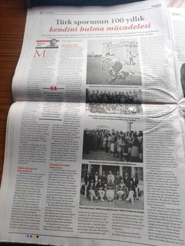 Oksijen Gazetesi - Turkish Newspaper - 27 Ekim 2023 - İyi ki Cumhuriyet var 100 yıllık gurur - İlla Batı demedi sentez yanlısıydı yazan Alper Bahçekapılı - Atatürk için sanat bir güçtü Elif Tanrıyar'ın röportajı - Türk mizahının inişleri çıkışları Kutlukhan Perker'in yazısı - sporun 100 yıllık yolculuğu yazan Mehmet Yüce - çağdaşlığın simgesi Cumhuriyet baloları - Mareşal Fevzi Çakmak'ın kızının düğün töreninden bir kare fotoğraf - Atatürk manevi kızı Nebile ile dans ederken fotoğraf - Türk sineması cumhuriyet ile yükseldi - Genco Erkal dostlar tiyatrosu Fotoğrafı - lüküs hayat oyunu 1980'ler Fotoğrafı - Zeki Müren 60'ların ikinci yarısında Maksim gazinosu'nda sahneye çıkıyordu Fotoğrafı - İbrahim Çallı anısına Cumhuriyet sergisi - Cumhuriyetin ilk kadın seramik sanatçısı Füreya Koral Fotoğrafı - Türk gastronomisinin 100 yıllık dönüşümü yazan Oğul Türkkan - adı artık 1924 İstanbul olan Rejans'ta Atatürk'ün masası hala duruyor Fotoğrafı - 100 yaşında bir çocuk senfoni - 29 ekim 1923
