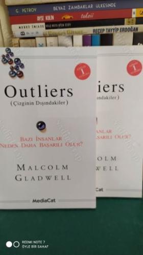 Outliers (Çizginin Dışındakiler) Bazı İnsanlar Neden Daha Başarılı Olur?