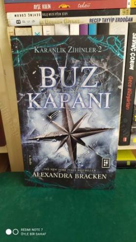 Karanlık Zihinler / Buz Kapanı / Karanlığın İçinden (Karanlık Zihinler 3 Kitap Takım)