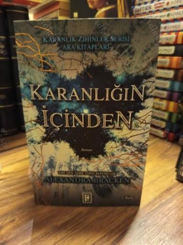 Karanlık Zihinler / Buz Kapanı / Karanlığın İçinden (Karanlık Zihinler 3 Kitap Takım)
