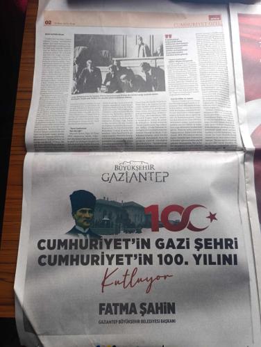 Dünya Cumhuriyet Özel Gazetesi - Turkish Newspaper - 29 Ekim 2023 - tam bağımsızlığın teminatı Cumhuriyet 100 yaşında - Atatürk'ün fotoğrafı - Konya kağıt Cumhuriyetimizin 100. Yılı kutlu olsun - Lozan antlaşması 24 Temmuz 1923'te imzalanırken Fotoğrafı - Arbella Cumhuriyet bayramı kutlu olsun - İzmir Büyükşehir Belediye Başkanı Tunç Soyer Cumhuriyetimizin 100. Yılı kutlu olsun - toplum Atatürk'ün ekonomi yaklaşımının temelindeydi - Atatürk 16 Haziran 1928 tarihinde İş Bankası İstanbul şubesini ziyaret ettiği bina Fotoğrafı - Tarsus Belediye Başkanı Haluk Bozdoğan cumhuriyetin ikinci 100 yılına selam olsun - DenizBank Genel Müdürü Hakan Ateş Cumhuriyeti bir yaşam biçimi olarak görüyoruz - Doğan Holding yönetim kurulu başkanı Begüm Doğan Faralyalı Atatürk'ün hayalini gerçekleştirmek çalışacağız - Yılmaz Büyükerşen Cumhuriyet insanları birarada tutan Temel harçtır - ATO başkanı Gürsel Baran yeniden dirilişin sembolü Cumhuriyet'e selam olsun - DEİK Cumhuriyet Bayramı - 29 Ekim 1923