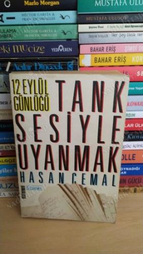 Tank Sesiyle Uyanmak - Demokrasi Korkusu (12 Eylül Günlüğü 2 Kitap Takım)