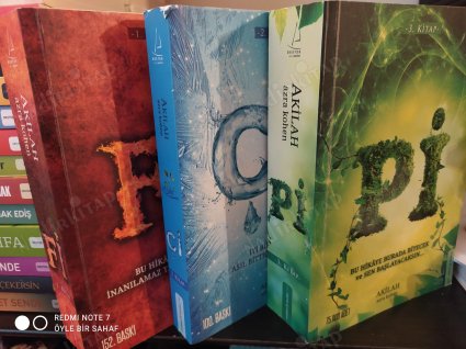 Fi - Çi - Pi Üçlemesi (3 Kitap Takım)