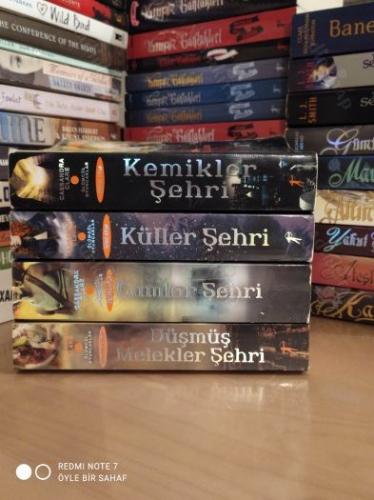 Ölümcül Oyuncaklar Serisi 4 Kitap Takım (1. Kemikler Şehri / 2. Küller Şehri / 3. Camlar Şehri / 4. Düşmüş Melekler Şehri)