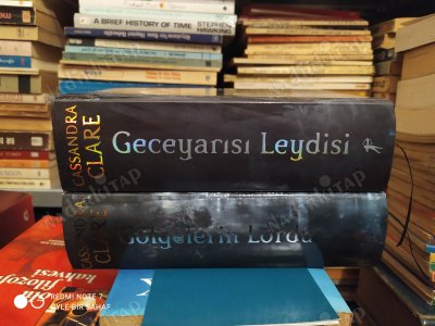 Karanlık Sanatlar 2 Kitap Takım (1. Geceyarısı Leydisi / 2. Gölgelerin Lordu)
