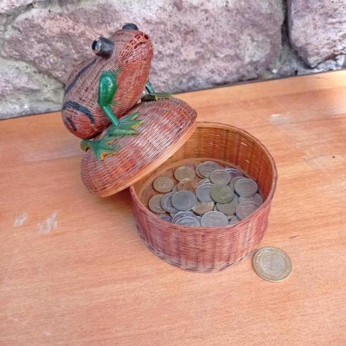 Hasır kurbağalı kutu