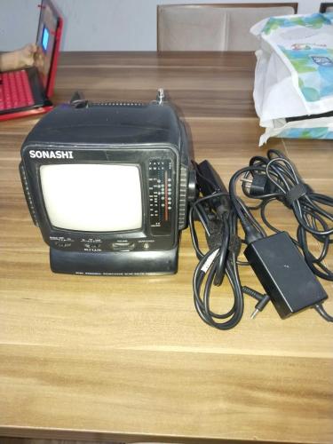 Taşınabilir mini tv FM radyolu