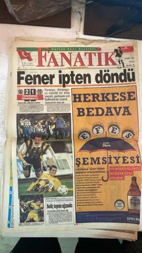 FANATİK SPOR GAZETESİ - TURKISH NEWSPAPER - DOĞUM GÜNÜ HEDİYESİ  - EKSİKSİZ TAM TAKIM GAZETE - 1 KASIM 1998 PAZAR - SAYI:1078 - TOD BALİÇ - KEMALETTİN - KENNEDY - EROL TOGAY - NECATİ BİLGİÇ - ABDULLAH CEVRİM - ONUR BELGE - ENGİN VEREL - İSMET TONGO - OSMAN TANBURACI - TEMEL ÖZALAK - TURAN YÜCEL - SERGEN - DAVID RIVERS - HAGI - ARİF - AYKUT KIC - AZİZ YILDIRIM - SERKAN - HULİ BELG - BU VATAN HEPİMİZİN - GERÇEK SPOR GAZETESİ - FANATİK - FENER İPTEN DÖNDÜ - HAVA TAARUZU - HAYAT VERİYOR - BOLİÇ TOPUN AĞZINDA - YÖNETİCİLER ARTIK İSYAN ETTİ - BAŞKAN AZİZ YILDIRIM - EFES PİLSEN ŞEMSİYESİ - NAD KAZANACAK - VE MİLYONLARCA BEDAVA EFES PİLSEN - BEŞİKTAŞ - FENERBAHÇE - ANKARAGÜCÜ - GALATASARAY - SAMSUNSPOR - KARABÜKSPOR - GAZİANTEPSPOR - İSTANBULSPOR - ADANASPOR - SAKARYASPOR - ERZURUMSPOR - ANTALYASPOR - KOCAELİSPOR - BURSASPOR - ÇANAKKALE DARDANEL - GENÇLERBİRLİĞİ - ROSENBORG - GALATASARAY 3-0 KARABÜKSPOR - FENERBAHÇE 2-1 ANKARAGÜCÜ - İSTANBULSPOR 0-0 GAZİANTEPSPOR - ADANASPOR - SAKARYASPOR - ER