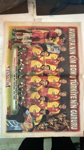 FANATİK SPOR GAZETESİ - TURKISH NEWSPAPER - DOĞUM GÜNÜ HEDİYESİ  - EKSİKSİZ TAM TAKIM GAZETE - 6 KASIM 1998 CUMA - SAYI: 1083 - OKTAY - TAYFUR - TOSHACK - SÜLEYMAN SEBA - ALPAY - MEHMET - GÜVEN TANER - FAİK GURSES - ULVİ GÜVENEROĞLU - ATAF KEÇECİ - DOĞAN BABACAN - ÇETİN - BU VATAN HEPİMİZİN - GERÇEK SPOR GAZETESİ - FANATİK - FANATİK İÇİNDEN - CUP WINNERS - PUAN DURUMU - HAFTANIN MAÇLARI - MUCİZEYİ BAŞARDILAR - TAKIM GİBİ - SEVİNÇ HÜZNE DÖNDÜ - TOSHACK DA ÇILDIRDI - SEBA İNANAMIYORUM - HADI CANIM SİZDE - İNTİHAR GÖRDÜM - YAZIKLAR OLSUN - BU NE REZİLLİK - PERŞEMBENİN GELİŞİ - TÜRKİYE KUPASI KURALAR ÇEKİLİYOR - GOL - KARTAL’DAN DRAMATİK SON - AMAKOCHI BİLGİLİ İLE TRİBÜNDEYDİ - OKTAY-ALPAY KAPIŞTI - BAŞKAN ÇETİN’İN BÜYÜK HEYECANI - KARTAL GOL ARARKEN AVLANDI - 50 MİLYAR PRİM UÇTU - BEŞİKTAŞ - VALERENGA - GALATASARAY - FENERBAHÇE - ANTALYASPOR - TRABZON - KARABÜK - ADANA - ERZURUM - SAKARYA - SAMSUN - BURSA - KOCAELİ - ANKARAGÜCÜ - GAZİANTEP - BEŞİKTAŞ 3-3 VALERENGA - ANTALYASPOR 82-74 FENE