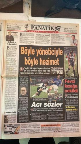 FANATİK SPOR GAZETESİ - TURKISH NEWSPAPER - DOĞUM GÜNÜ HEDİYESİ  - EKSİKSİZ TAM TAKIM GAZETE - 7 KASIM 1998 CUMARTESİ - SAYI: 1084 - ELVİR BALİÇ - UCHE - MEHMET Y. YILMAZ - NECATİ BİLGİÇ - ABDULLAH ÇEVRİM - ONUR BELGE - ENGİN VEREL - OKTAY - FEVZİ - EKREM - SÜLEYMAN SEBA - ORHAN YILDIRIM - TOSHACK - FARUK SÜREN - FATİH TERİM - BÜLENT - FILIPESCU - VEDAT - HASAN - HAKAN ŞÜKÜR - CENGİZ KAFTAN - YAŞAR SAYGI - AYKUT AKICI - BU VATAN HEPİMİZİN - GERÇEK SPOR GAZETESİ - FANATİK - KURALARI ÇEKİLDİ - ÜZÜLDÜLER - FENERBAHÇE ANTALYASPOR ENGELİNE TAKILDI - AH FENER VAH FENER - BU KADRO İLE ZOR - İÇİMİZDEN VURULDUK - BUNUN ADI FUTBOL DEĞİL - KREDİ BİTTİ - UCHE DE MODAYA UYDU - TATSIZ TUZSUZ - KANARYA HALA ŞOKTA - BEŞİKTAŞ YANGIN YERİ - HESAP VERDİLER - TOSHACK İSTİFA YOK - PUAN DURUMU - HAFTANIN MAÇLARI - TERİM’DEN SERT UYARI - KAPTAN BÜLENT’İN HASRETİ BİTİYOR - ÇANAKKALE YOLCULARI - EKSİKLER MECBUR ETTİ - TERİM’DEN ÜLTİMATOM - YENDİK SEVİNDİK TAMAM - TEKNİK PATRON BENİM - KADRODA EKONOMİ - MAGANDA