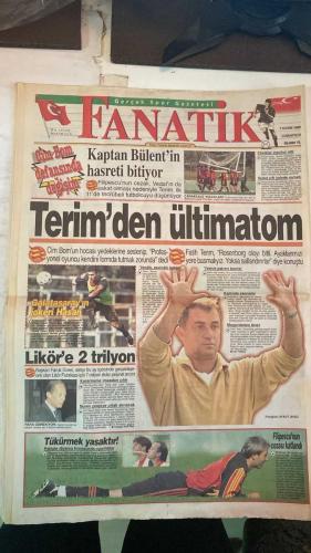 FANATİK SPOR GAZETESİ - TURKISH NEWSPAPER - DOĞUM GÜNÜ HEDİYESİ  - EKSİKSİZ TAM TAKIM GAZETE - 7 KASIM 1998 CUMARTESİ - SAYI: 1084 - ELVİR BALİÇ - UCHE - MEHMET Y. YILMAZ - NECATİ BİLGİÇ - ABDULLAH ÇEVRİM - ONUR BELGE - ENGİN VEREL - OKTAY - FEVZİ - EKREM - SÜLEYMAN SEBA - ORHAN YILDIRIM - TOSHACK - FARUK SÜREN - FATİH TERİM - BÜLENT - FILIPESCU - VEDAT - HASAN - HAKAN ŞÜKÜR - CENGİZ KAFTAN - YAŞAR SAYGI - AYKUT AKICI - BU VATAN HEPİMİZİN - GERÇEK SPOR GAZETESİ - FANATİK - KURALARI ÇEKİLDİ - ÜZÜLDÜLER - FENERBAHÇE ANTALYASPOR ENGELİNE TAKILDI - AH FENER VAH FENER - BU KADRO İLE ZOR - İÇİMİZDEN VURULDUK - BUNUN ADI FUTBOL DEĞİL - KREDİ BİTTİ - UCHE DE MODAYA UYDU - TATSIZ TUZSUZ - KANARYA HALA ŞOKTA - BEŞİKTAŞ YANGIN YERİ - HESAP VERDİLER - TOSHACK İSTİFA YOK - PUAN DURUMU - HAFTANIN MAÇLARI - TERİM’DEN SERT UYARI - KAPTAN BÜLENT’İN HASRETİ BİTİYOR - ÇANAKKALE YOLCULARI - EKSİKLER MECBUR ETTİ - TERİM’DEN ÜLTİMATOM - YENDİK SEVİNDİK TAMAM - TEKNİK PATRON BENİM - KADRODA EKONOMİ - MAGANDA