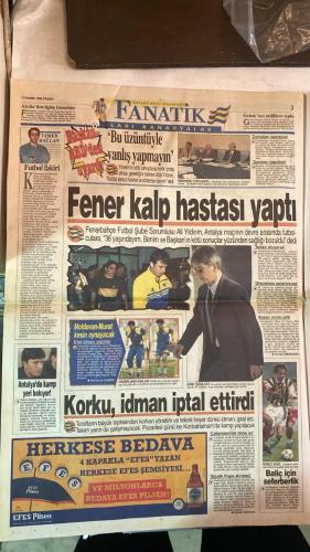 FANATİK SPOR GAZETESİ - TURKISH NEWSPAPER - DOĞUM GÜNÜ HEDİYESİ  - EKSİKSİZ TAM TAKIM GAZETE - 8 KASIM 1998 PAZAR - SAYI: 1085 - FARUK - FATİH TERİM - BECALI - MEHMET ZENGİN - NECMİ PEREKLİ - MEHMET TAN - NACİ YALINKILIÇ - SELÇUK MUMCU - ALİ YILDIRIM - AZİZ YILDIRIM - TOSHACK - RASİM KARA - YASİN ÖZDENAK - SADIK İLHAN - OKAN - POPESCU - BÜLENT - UFUK - HAKAN - DURSUN - SERKAN - HAGI - MUSUSI - TURAN - ENGİN - ZEKİ AKYOL - TROLCU DEMİRKOL - BU VATAN HEPİMİZİN - GERÇEK SPOR GAZETESİ - FANATİK - GALATASARAY GENÇ FARUK’U BARCA’YA VERİYOR - CİM BOM’UN GANALILAR’I TÜRK MİLLİ TAKIMI’NDA - TRABZONSPOR KARABÜK ENGELİNİ AŞTI - KARTAL VE ASLAN ZORLU VİRAJDA - POTADA DEPLASMAN TAKIMLARI GÜLDÜ - TRABZON DEMİR ALDI - BU FUTBOLLA BU KADAR - TRABZON KAN KUSTU - ZENGİNLİK MEHMET’TEN - CAMPBELL’DAN YİNE SES ÇIKMADI - FENER BAŞKAN’I KALPTEN GÖTÜRECEK - TRİBÜNDE KAVGA ÇIKTI - AMOKACHİ’Yİ SATIN - AZİZ YILDIRIM ABD’DE CHECK-UP - LÖW: CEZAYI TAKIM İÇİNDE KESECEĞİM - RASİM-YASİN CİM BOM’A KARŞI - KALEDE KRALD