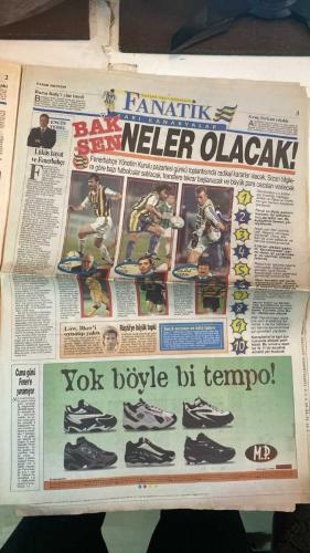 FANATİK SPOR GAZETESİ - TURKISH NEWSPAPER - DOĞUM GÜNÜ HEDİYESİ  - EKSİKSİZ TAM TAKIM GAZETE - 8 KASIM 1998 PAZAR - SAYI: 1085 - FARUK - FATİH TERİM - BECALI - MEHMET ZENGİN - NECMİ PEREKLİ - MEHMET TAN - NACİ YALINKILIÇ - SELÇUK MUMCU - ALİ YILDIRIM - AZİZ YILDIRIM - TOSHACK - RASİM KARA - YASİN ÖZDENAK - SADIK İLHAN - OKAN - POPESCU - BÜLENT - UFUK - HAKAN - DURSUN - SERKAN - HAGI - MUSUSI - TURAN - ENGİN - ZEKİ AKYOL - TROLCU DEMİRKOL - BU VATAN HEPİMİZİN - GERÇEK SPOR GAZETESİ - FANATİK - GALATASARAY GENÇ FARUK’U BARCA’YA VERİYOR - CİM BOM’UN GANALILAR’I TÜRK MİLLİ TAKIMI’NDA - TRABZONSPOR KARABÜK ENGELİNİ AŞTI - KARTAL VE ASLAN ZORLU VİRAJDA - POTADA DEPLASMAN TAKIMLARI GÜLDÜ - TRABZON DEMİR ALDI - BU FUTBOLLA BU KADAR - TRABZON KAN KUSTU - ZENGİNLİK MEHMET’TEN - CAMPBELL’DAN YİNE SES ÇIKMADI - FENER BAŞKAN’I KALPTEN GÖTÜRECEK - TRİBÜNDE KAVGA ÇIKTI - AMOKACHİ’Yİ SATIN - AZİZ YILDIRIM ABD’DE CHECK-UP - LÖW: CEZAYI TAKIM İÇİNDE KESECEĞİM - RASİM-YASİN CİM BOM’A KARŞI - KALEDE KRALD