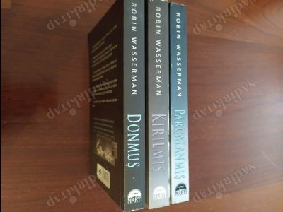 Soğuk Uyanış Serisi 3 Kitap Takım ( Donmuş + Kırılmış + Parçalanmış )