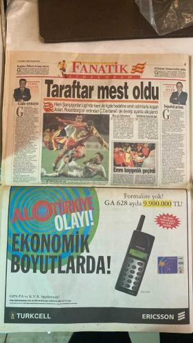 FANATİK SPOR GAZETESİ - TURKISH NEWSPAPER - DOĞUM GÜNÜ HEDİYESİ  - EKSİKSİZ TAM TAKIM GAZETE - 9 KASIM 1998 PAZARTESİ - SAYI: 1086 - HAGI - ARİF - HAKAN ŞÜKÜR - OKAN - TOLUNAY - EMRE - TAMER - AYKUT AKICI - EROL DEMİRKOL - GÜVEN TANER - FAİK GÜRSES - ULVİ GÜVENEROĞLU - MEHMET GENÇ - GÜRCAN BERK - ATIF KEÇECİ - TAYLAN UYGUR - İSMET TONGO - OSMAN TANBURACI - TEMEL ÖZALAK - OĞUZ DİZER - ORHAN YILDIRIM - SÜLEYMAN KARA - AYHAN - OHEN - NİHAT - BU VATAN HEPİMİZİN - GERÇEK SPOR GAZETESİ - FANATİK - CİM BOM 5. VİTESTE - ASLAN - TOLUNAY İLK GOLÜNÜ ATTI - HAKAN ŞÜKÜR 1949. GOLÜNÜ KAYDETTİ - 18 MART STADI’NDA ÇANAKKALE’YE GOL YAĞDI - KARTAL YIKILMADI AYAKTA - KÖTÜ GÜN DOSTLARI - SEYİRCİ VE AYHAN - ÖNEMLİ OLAN KAZANMAK - MORAL BULDULAR - ÜÇ PUANA TECRÜBESİYLE UZANDI - BEŞİKTAŞ SİLKİNDİ - DERTLERİN SONU OLSUN - FUTBOL YOK 2 GOL VAR - KOLAY DEPLASMAN - BUNLARIN HEPSİ HAGİ KOPYASI - GÜLE OYNAYA - BOĞAZDAKİ PIRLANTA - PUAN DURUMU - HAFTANIN MAÇLARI - BEŞİKTAŞ GÖNÜL ALDI - ALPAY - SELLAMİ - MEHMET - OK