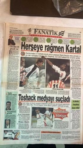 FANATİK SPOR GAZETESİ - TURKISH NEWSPAPER - DOĞUM GÜNÜ HEDİYESİ  - EKSİKSİZ TAM TAKIM GAZETE - 10 KASIM 1998 SALI - SAYI: 1067 - FATİH TERİM - EMRE BELÖZOĞLU - TOLUNAY KAFKAS - OKAN - HASAN SAĞIN - ARİF - HAKAN ŞÜKÜR - VAN GAAL - CENGİZ KAPTAN - HAKAN ULUSOY - ATEŞ ÜNAL ERZEN - OĞUR OKAN - ALLAN KEÇE - CENGİZ EUTER - RASİM KARA - TOSHACK - AYHAN - NİHAT - HİKMET - ERKAN - MUTLU - ALİ EREN - RAHİM - EKREM - GÜNGÖR DENİZ - LEVENT KALKAN - BU VATAN HEPİMİZİN - GERÇEK SPOR GAZETESİ - FANATİK - KIRMIZI HATTI AÇTIK - FENERBAHÇELİLER MESAJINIZI BEKLİYORUZ - HER CEPHENİN ASLANI - TELEKOM’UN SAPORTA SINAVI - ATAMIZI ANIYORUZ - ATATÜRK BEŞİKTAŞ KUPASI - ÖNEMLİ OLAN SİSTEM - BEŞİKTAŞ’A ATTI ŞANSI AÇILDI - YÜK AĞIR YOL UZUN - KADROMU BOZMAM - VAN GAAL İÇİN TEHLİKE ÇANLARI - ALTIN KUPA - APO İNADI - DERSİMİZ YÖNETİCİ EĞİTMEK - KARA TOSHACK’I TOPA TUTTU - BABA’YA 75. YIL FORMASI - HİKMET ONUR RÖPORTAJI - HALTERCİLERİMİZ PODYUMDA - MİLLİ PİYANGO ÇEKİLDİ - KARTAL’IN İNANILMAZ YÜKSELİŞİ - TOLUNAY YENİD