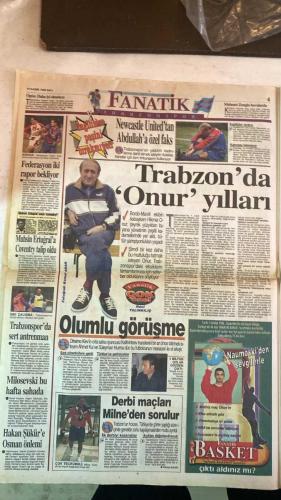 FANATİK SPOR GAZETESİ - TURKISH NEWSPAPER - DOĞUM GÜNÜ HEDİYESİ  - EKSİKSİZ TAM TAKIM GAZETE - 10 KASIM 1998 SALI - SAYI: 1067 - FATİH TERİM - EMRE BELÖZOĞLU - TOLUNAY KAFKAS - OKAN - HASAN SAĞIN - ARİF - HAKAN ŞÜKÜR - VAN GAAL - CENGİZ KAPTAN - HAKAN ULUSOY - ATEŞ ÜNAL ERZEN - OĞUR OKAN - ALLAN KEÇE - CENGİZ EUTER - RASİM KARA - TOSHACK - AYHAN - NİHAT - HİKMET - ERKAN - MUTLU - ALİ EREN - RAHİM - EKREM - GÜNGÖR DENİZ - LEVENT KALKAN - BU VATAN HEPİMİZİN - GERÇEK SPOR GAZETESİ - FANATİK - KIRMIZI HATTI AÇTIK - FENERBAHÇELİLER MESAJINIZI BEKLİYORUZ - HER CEPHENİN ASLANI - TELEKOM’UN SAPORTA SINAVI - ATAMIZI ANIYORUZ - ATATÜRK BEŞİKTAŞ KUPASI - ÖNEMLİ OLAN SİSTEM - BEŞİKTAŞ’A ATTI ŞANSI AÇILDI - YÜK AĞIR YOL UZUN - KADROMU BOZMAM - VAN GAAL İÇİN TEHLİKE ÇANLARI - ALTIN KUPA - APO İNADI - DERSİMİZ YÖNETİCİ EĞİTMEK - KARA TOSHACK’I TOPA TUTTU - BABA’YA 75. YIL FORMASI - HİKMET ONUR RÖPORTAJI - HALTERCİLERİMİZ PODYUMDA - MİLLİ PİYANGO ÇEKİLDİ - KARTAL’IN İNANILMAZ YÜKSELİŞİ - TOLUNAY YENİD
