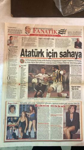 FANATİK SPOR GAZETESİ - TURKISH NEWSPAPER - DOĞUM GÜNÜ HEDİYESİ  - EKSİKSİZ TAM TAKIM GAZETE - 10 KASIM 1998 SALI - SAYI: 1067 - FATİH TERİM - EMRE BELÖZOĞLU - TOLUNAY KAFKAS - OKAN - HASAN SAĞIN - ARİF - HAKAN ŞÜKÜR - VAN GAAL - CENGİZ KAPTAN - HAKAN ULUSOY - ATEŞ ÜNAL ERZEN - OĞUR OKAN - ALLAN KEÇE - CENGİZ EUTER - RASİM KARA - TOSHACK - AYHAN - NİHAT - HİKMET - ERKAN - MUTLU - ALİ EREN - RAHİM - EKREM - GÜNGÖR DENİZ - LEVENT KALKAN - BU VATAN HEPİMİZİN - GERÇEK SPOR GAZETESİ - FANATİK - KIRMIZI HATTI AÇTIK - FENERBAHÇELİLER MESAJINIZI BEKLİYORUZ - HER CEPHENİN ASLANI - TELEKOM’UN SAPORTA SINAVI - ATAMIZI ANIYORUZ - ATATÜRK BEŞİKTAŞ KUPASI - ÖNEMLİ OLAN SİSTEM - BEŞİKTAŞ’A ATTI ŞANSI AÇILDI - YÜK AĞIR YOL UZUN - KADROMU BOZMAM - VAN GAAL İÇİN TEHLİKE ÇANLARI - ALTIN KUPA - APO İNADI - DERSİMİZ YÖNETİCİ EĞİTMEK - KARA TOSHACK’I TOPA TUTTU - BABA’YA 75. YIL FORMASI - HİKMET ONUR RÖPORTAJI - HALTERCİLERİMİZ PODYUMDA - MİLLİ PİYANGO ÇEKİLDİ - KARTAL’IN İNANILMAZ YÜKSELİŞİ - TOLUNAY YENİD