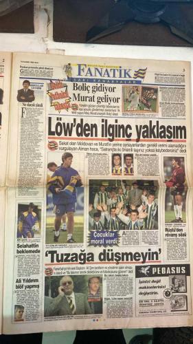 FANATİK SPOR GAZETESİ - TURKISH NEWSPAPER - DOĞUM GÜNÜ HEDİYESİ  - EKSİKSİZ TAM TAKIM GAZETE - 10 KASIM 1998 SALI - SAYI: 1067 - FATİH TERİM - EMRE BELÖZOĞLU - TOLUNAY KAFKAS - OKAN - HASAN SAĞIN - ARİF - HAKAN ŞÜKÜR - VAN GAAL - CENGİZ KAPTAN - HAKAN ULUSOY - ATEŞ ÜNAL ERZEN - OĞUR OKAN - ALLAN KEÇE - CENGİZ EUTER - RASİM KARA - TOSHACK - AYHAN - NİHAT - HİKMET - ERKAN - MUTLU - ALİ EREN - RAHİM - EKREM - GÜNGÖR DENİZ - LEVENT KALKAN - BU VATAN HEPİMİZİN - GERÇEK SPOR GAZETESİ - FANATİK - KIRMIZI HATTI AÇTIK - FENERBAHÇELİLER MESAJINIZI BEKLİYORUZ - HER CEPHENİN ASLANI - TELEKOM’UN SAPORTA SINAVI - ATAMIZI ANIYORUZ - ATATÜRK BEŞİKTAŞ KUPASI - ÖNEMLİ OLAN SİSTEM - BEŞİKTAŞ’A ATTI ŞANSI AÇILDI - YÜK AĞIR YOL UZUN - KADROMU BOZMAM - VAN GAAL İÇİN TEHLİKE ÇANLARI - ALTIN KUPA - APO İNADI - DERSİMİZ YÖNETİCİ EĞİTMEK - KARA TOSHACK’I TOPA TUTTU - BABA’YA 75. YIL FORMASI - HİKMET ONUR RÖPORTAJI - HALTERCİLERİMİZ PODYUMDA - MİLLİ PİYANGO ÇEKİLDİ - KARTAL’IN İNANILMAZ YÜKSELİŞİ - TOLUNAY YENİD