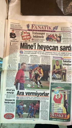 FANATİK SPOR GAZETESİ - TURKISH NEWSPAPER - DOĞUM GÜNÜ HEDİYESİ  - EKSİKSİZ TAM TAKIM GAZETE - 11 KASIM 1998 ÇARŞAMBA - SAYI: 1088 - TAYFUN - MOSHOEU - ABDULLAH ÇEVRİM - GÜVEN TANER - ENGİN VEREL - ULVİ GÜVENEROĞLU - YEMEN EKSİOĞLU - İSMET BADEM - YÜCEL SEÇKİNER - ERSİN TARANOĞLU - İBRAHİM GÜRDAL - YÜKSEL YALOVA - HALUK ULUSOY - RIZA ÇALIMBAY - MUSTAFA DENİZLİ - GORDON MILNE - HALİL MUTLU - ARİF - AYKUT AKICI - BURAK EMAS - BÜLENT ÜNDER - MÜFİT ERKASAP - LEVENT KALKAN - BU VATAN HEPİMİZİN - GERÇEK SPOR GAZETESİ - FANATİK - BU ŞEREF FENER’İN - TRİBÜNLER BOŞ KALDI - FEDERASYONUN AYIBI - AYIP ETTİK - ATATÜRKİYE - İKİ TAKIMA DA TEŞEKKÜRLER - ANKARA’DAN BURUK DÖNÜYORUZ - SAYGIDAN KOŞMADILAR - ATAM İZİNDEYİZ - NOTLAR NOTLAR - GORDON MILNE ASLAN’I EZBERLEDİ - HALİL DÜNYAYI KALDIRDI - ARİF: UZAYLI TAKIMIZ - KIRMIZI HATTA FAKS YAĞDI - FENERBAHÇELİLER SERGEN’İ İSTİYOR - UZAYLI TAKIMIZ - JUVE’NİN KOLU KANADI KIRIK - ÖZÜR DİLEYECEK BİRİ ARANIYOR - BU KADRO YIKILMAZ - CİM BOM’DA RÖTARLI İDMAN - HER