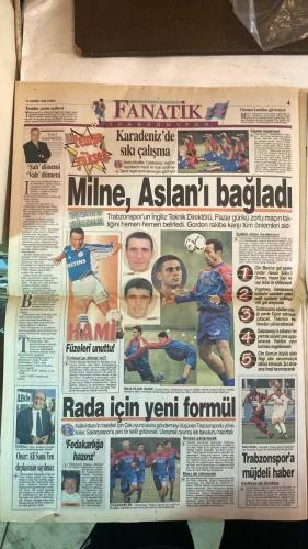 FANATİK SPOR GAZETESİ - TURKISH NEWSPAPER - DOĞUM GÜNÜ HEDİYESİ  - EKSİKSİZ TAM TAKIM GAZETE - 13 KASIM 1998 CUMA - SAYI: 1090 - JOACHIM LÖW - SERGEN - MEHMET DEMİRCAN - OĞUZ - SAFFET - CEM UZAN - KEMALETTİN - ERKAN - SELAHATTİN - FERUDUN NİĞDELİOĞLU - MEHMET YILMAZ - LİPPI - OKTAY - TAYFUR - TOLUNAY - HASAN ŞAŞ - POPESCU - AHMET YOLALAN - EMRE - EROL DEMİRKOL - BU VATAN HEPİMİZİN - GERÇEK SPOR GAZETESİ - FANATİK - LÖW: SERGEN!.. NEIN NEIN NEIN - SERGEN NE BEDAVASI ABİ - OĞUZ SAFFET FENER’DE - YALAN RÜZGARI - FENER’DE KOMİK OPERASYON - KEMO’YA İMZA KAMPANYASI - FENER’İ YAKAN DÖRTLÜ - HALTERDE YILMAZ’DAN İKİ MADALYA - LİPPİ’Yİ ŞİMDİDEN KORKU SARDI - BEŞİKTAŞ’IN MEKSİKALILARI - BİR TEK EFES GÜLDÜRDÜ - DARDANEL KOCAELİ MAÇI - FİNAL KADAR HEYECANLI - JUVE’NİN SON ŞANSI - İKİ RAKİBİMİZ VAR - TORİNO’DA DERSİNİ ALDI - ÜÇ EKSİK ÖNEMLİ - KOMPLE BİR TAKIM - CİM BOM’UN BORCU BASINDAN AŞKIN - YÖNETİM RAPOR VERDİ - EMRE YİNE KORKUTTU - TOLUNAY’IN HEYECANI - DUYGUSALLIK TANIMAM - HASAN ŞAŞ ŞOKU - PO