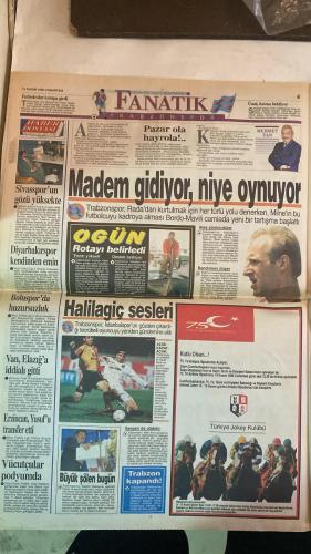 FANATİK SPOR GAZETESİ - TURKISH NEWSPAPER - DOĞUM GÜNÜ HEDİYESİ  - EKSİKSİZ TAM TAKIM GAZETE - 14 KASIM 1998 CUMARTESİ - SAYI: 1091 - FATİH TERİM - HASAN ŞAŞ - GORDON MILNE - VUGRINEC - OĞUZ - RÜŞTÜ - KÖKSAL ÖZBEK - AZİZ YILDIRIM - CEM UZAN - FERUDUN NİĞDELİOĞLU - BURHAN USLU - TAFFAREL - ERGÜN - OSMAN HATTAT - MÜFİT ERKASAP - METE RAZLIK - BÜLENT - CAMPBELL - SELAHATTİN - ABDULLAH - MEHMET İPEK - ÜNAL - K.HAKAN - TUGAY - HAGİ - ARİF - CENGİZ KAPTAN - BU VATAN HEPİMİZİN - GERÇEK SPOR GAZETESİ - FANATİK - TRABZONSPOR GALATASARAY DEV MAÇ - MAÇA DALGAKIRANI HASAN ŞAŞ - KAZANACAĞIZ - GORDON MILNE KAPILARI KAPATTI - YUVAYA DÖNEN İMPARATOR - OĞUZ FORMASINA KAVUŞUYOR - RÜŞTÜ ÖZVERİYE HAZIRIM - ÖZBEK’TEN SERGEN AÇIKLAMASI - KÖRFEZ’DE İŞLEM TAMAM - ŞULE ŞAHBAZ 1 GÜMÜŞ 1 BRONZ - SAFFET UZAN’IN İKİ DUDAĞI ARASINDA - HASAN ŞAŞ SEVİNÇLE SAHADA - TERİM TUZAĞI KURDU - TAFFAREL DE ÇEKİNMİYOR - UYUM SÜPER - HATTAT’TAN AĞIR İTHAMLAR - B.HAKAN GOL ATMASINI ÖNEMSEMİYOR - ERKASAP BUGÜN İTALYA’YA GİDİYOR -