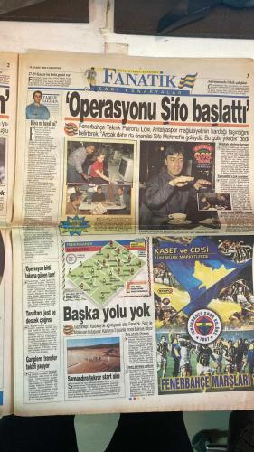 FANATİK SPOR GAZETESİ - TURKISH NEWSPAPER - DOĞUM GÜNÜ HEDİYESİ  - EKSİKSİZ TAM TAKIM GAZETE - 14 KASIM 1998 CUMARTESİ - SAYI: 1091 - FATİH TERİM - HASAN ŞAŞ - GORDON MILNE - VUGRINEC - OĞUZ - RÜŞTÜ - KÖKSAL ÖZBEK - AZİZ YILDIRIM - CEM UZAN - FERUDUN NİĞDELİOĞLU - BURHAN USLU - TAFFAREL - ERGÜN - OSMAN HATTAT - MÜFİT ERKASAP - METE RAZLIK - BÜLENT - CAMPBELL - SELAHATTİN - ABDULLAH - MEHMET İPEK - ÜNAL - K.HAKAN - TUGAY - HAGİ - ARİF - CENGİZ KAPTAN - BU VATAN HEPİMİZİN - GERÇEK SPOR GAZETESİ - FANATİK - TRABZONSPOR GALATASARAY DEV MAÇ - MAÇA DALGAKIRANI HASAN ŞAŞ - KAZANACAĞIZ - GORDON MILNE KAPILARI KAPATTI - YUVAYA DÖNEN İMPARATOR - OĞUZ FORMASINA KAVUŞUYOR - RÜŞTÜ ÖZVERİYE HAZIRIM - ÖZBEK’TEN SERGEN AÇIKLAMASI - KÖRFEZ’DE İŞLEM TAMAM - ŞULE ŞAHBAZ 1 GÜMÜŞ 1 BRONZ - SAFFET UZAN’IN İKİ DUDAĞI ARASINDA - HASAN ŞAŞ SEVİNÇLE SAHADA - TERİM TUZAĞI KURDU - TAFFAREL DE ÇEKİNMİYOR - UYUM SÜPER - HATTAT’TAN AĞIR İTHAMLAR - B.HAKAN GOL ATMASINI ÖNEMSEMİYOR - ERKASAP BUGÜN İTALYA’YA GİDİYOR -