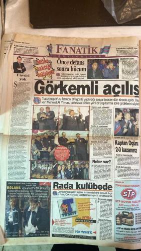 FANATİK SPOR GAZETESİ - TURKISH NEWSPAPER - DOĞUM GÜNÜ HEDİYESİ  - EKSİKSİZ TAM TAKIM GAZETE - 15 KASIM 1998 PAZAR - SAYI: 1092 - FATİH TERİM - HASAN ŞAŞ - TAFFAREL - ARİF - HAKAN ŞÜKÜR - BOLİC - MOLDOVAN - FARUK - METİN DİYADİN - ELVİR BALİÇ - SERDAR TATLI - MEHMET Y. YILMAZ - NECATİ BİLGİÇ - ONUR BELGE - ABDULLAH ÇEVRİM - ENGİN VEREL - FERUDUN NİĞDELİOĞLU - MEHMET ALİ CANBEK - BU VATAN HEPİMİZİN - GERÇEK SPOR GAZETESİ - FANATİK - GALATASARAY TRABZONSPOR DEV MAÇ - SAMİ YEN’DE YÜKSEK TANSİYON - FENER ÖZÜR DİLEDİ - İLAÇ GİBİ GALİBİYET - TAŞTAN SU ÇIKARDILAR - KRİTİK SINAVDA KAYIP YOK - ZOR EŞİK - ZORDU AMA KOLAY OLDU - AVRUPA KARMASI - KANARYA GÖNÜL ALDI - FENER AYAĞA KALKTI - BALİÇ’TEN MUHTEŞEM GOL - GENÇLER ANTEP’İ ZOR GEÇTİ - YOK BÖYLE Bİ TEMPO - PUAN DURUMU - HAFTANIN MAÇLARI - GALATASARAY - TRABZONSPOR - FENERBAHÇE - GAZİANTEPSPOR - BEŞİKTAŞ - SAMSUNSPOR - BURSA - İSTANBULSPOR - ADANASPOR - ANKARAGÜCÜ - GENÇLERBİRLİĞİ - ANTALYASPOR - KARABÜKSPOR - SAKARYASPOR - ERZURUMSPOR - ALTAY