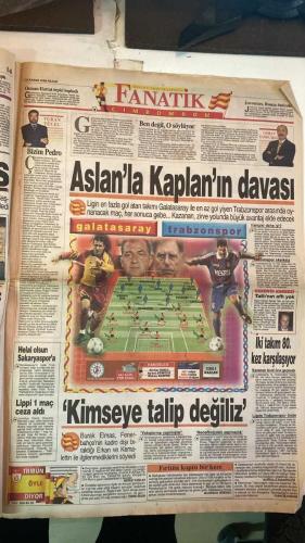 FANATİK SPOR GAZETESİ - TURKISH NEWSPAPER - DOĞUM GÜNÜ HEDİYESİ  - EKSİKSİZ TAM TAKIM GAZETE - 15 KASIM 1998 PAZAR - SAYI: 1092 - FATİH TERİM - HASAN ŞAŞ - TAFFAREL - ARİF - HAKAN ŞÜKÜR - BOLİC - MOLDOVAN - FARUK - METİN DİYADİN - ELVİR BALİÇ - SERDAR TATLI - MEHMET Y. YILMAZ - NECATİ BİLGİÇ - ONUR BELGE - ABDULLAH ÇEVRİM - ENGİN VEREL - FERUDUN NİĞDELİOĞLU - MEHMET ALİ CANBEK - BU VATAN HEPİMİZİN - GERÇEK SPOR GAZETESİ - FANATİK - GALATASARAY TRABZONSPOR DEV MAÇ - SAMİ YEN’DE YÜKSEK TANSİYON - FENER ÖZÜR DİLEDİ - İLAÇ GİBİ GALİBİYET - TAŞTAN SU ÇIKARDILAR - KRİTİK SINAVDA KAYIP YOK - ZOR EŞİK - ZORDU AMA KOLAY OLDU - AVRUPA KARMASI - KANARYA GÖNÜL ALDI - FENER AYAĞA KALKTI - BALİÇ’TEN MUHTEŞEM GOL - GENÇLER ANTEP’İ ZOR GEÇTİ - YOK BÖYLE Bİ TEMPO - PUAN DURUMU - HAFTANIN MAÇLARI - GALATASARAY - TRABZONSPOR - FENERBAHÇE - GAZİANTEPSPOR - BEŞİKTAŞ - SAMSUNSPOR - BURSA - İSTANBULSPOR - ADANASPOR - ANKARAGÜCÜ - GENÇLERBİRLİĞİ - ANTALYASPOR - KARABÜKSPOR - SAKARYASPOR - ERZURUMSPOR - ALTAY