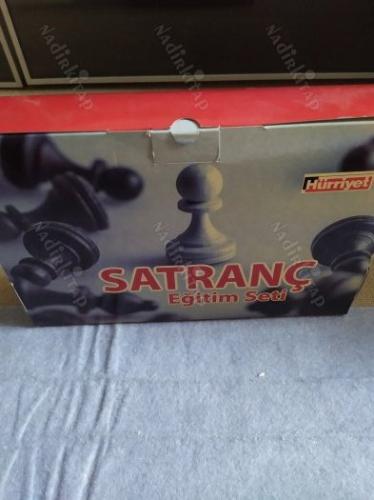 Satranç Eğitim Seti (Satranç Öğreniyorum kitabı, Satranç 3000 CD'si, Satranç tahtası ve pulları)