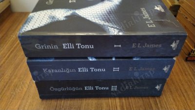 Elli Ton Üçlemesi (Grinin Elli Tonu / Karanlığın Elli Tonu / Özgürlüğün Elli Tonu) (Grey Hediyeli)