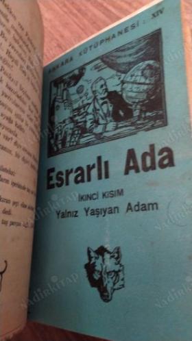 Esrarlı Ada (Birinci Kısım: Hava Kahramanları / İkinci Kısım: Yalnız Yaşayan Adam / Üçüncü Kısım: Adanın Sırrı)