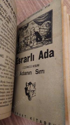 Esrarlı Ada (Birinci Kısım: Hava Kahramanları / İkinci Kısım: Yalnız Yaşayan Adam / Üçüncü Kısım: Adanın Sırrı)