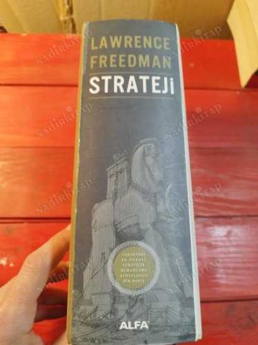 Strateji (Ciltli): Bir Tarih Tarihteki En Önemli Startejik Kuramlara aydınlatıcı Bir Bakış